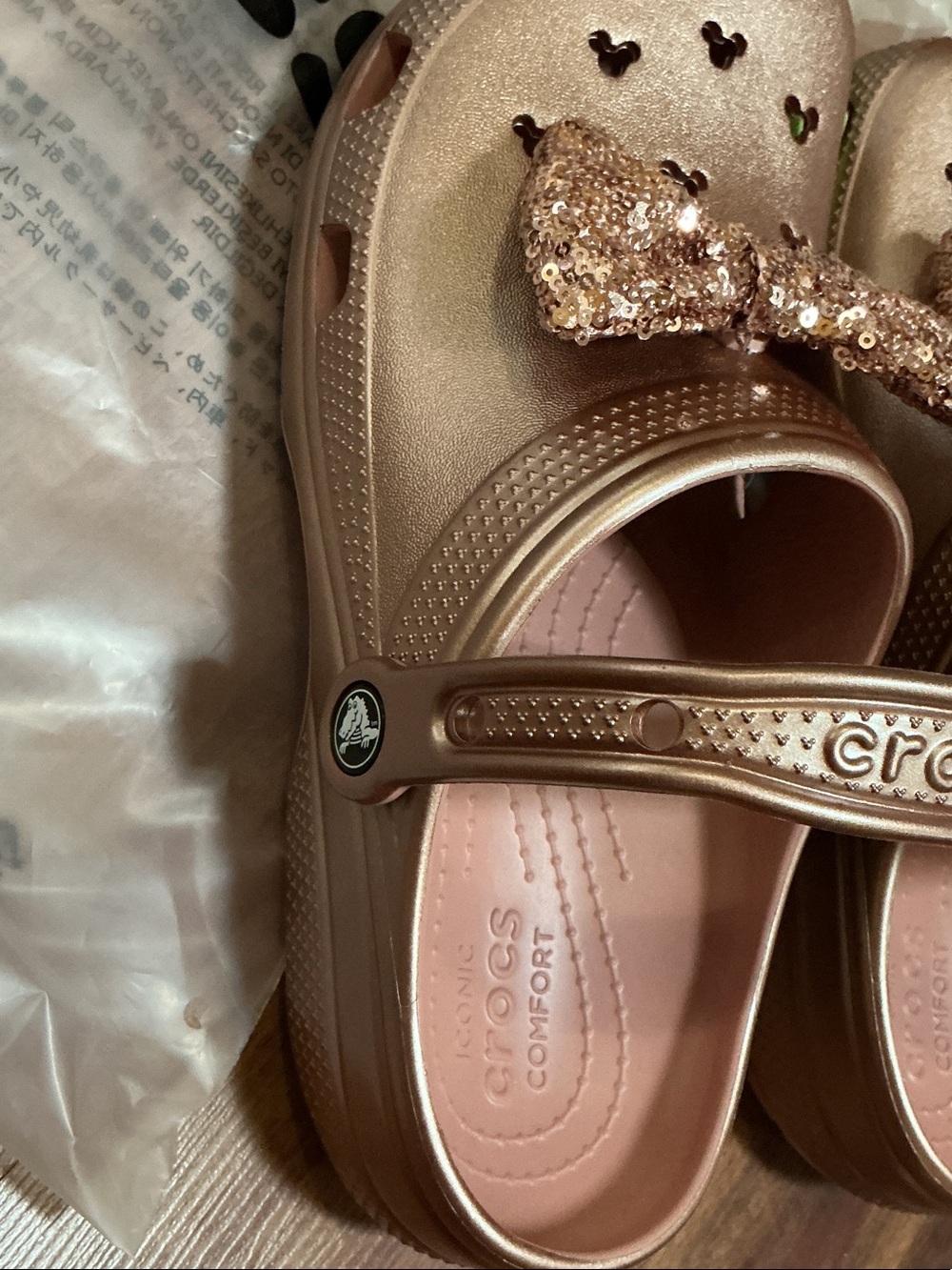 CROCS Disney women men’s 9/11 Metallic Rose Gold Bow Clogs nwt Mickey Mouse - Picture 7 of 10
